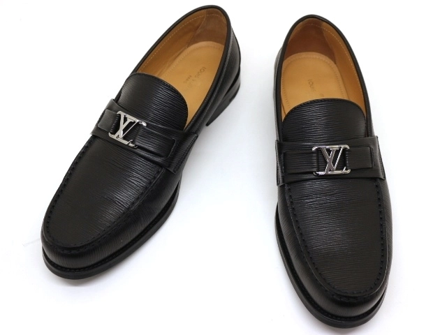 全国無料SALEルイヴィトン　メンズローファー　L Vロゴ革靴 靴
