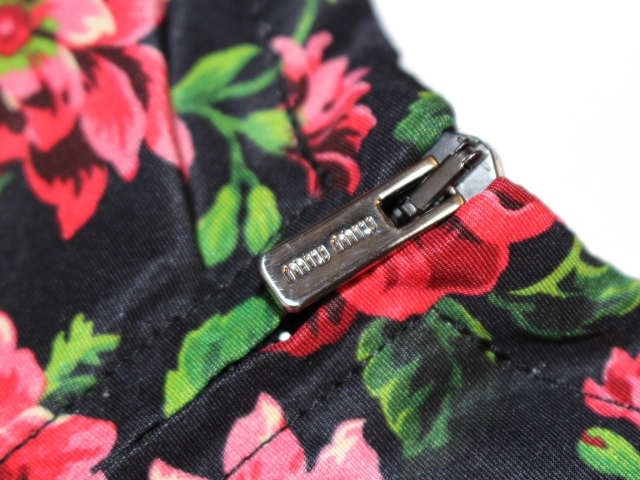 Miu Miu ミュウミュウ ワンピース レディース42 ノースリーブ ブラック レッド 花柄 シルク Mf1449 432 の購入なら 質 の大黒屋 公式