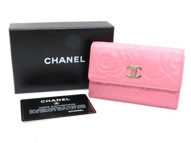 Chanel シャネル カードケース カメリア ピンク ラムスキン A500 474 の購入なら 質 の大黒屋 公式