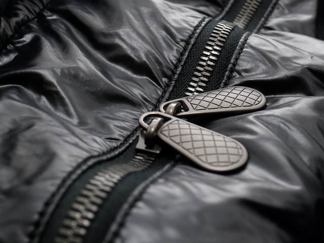 BOTTEGA VENETA ボッテガヴェネタ スピンネーカー ブラック