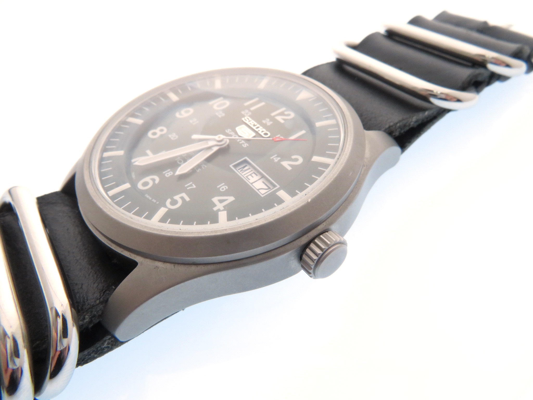 Seiko セイコー5 スポーツ メンズ Snzg09k1 Ss レザー オートマチック ダーククリーン文字盤 社外ベルト 431 の購入なら 質 の大黒屋 公式