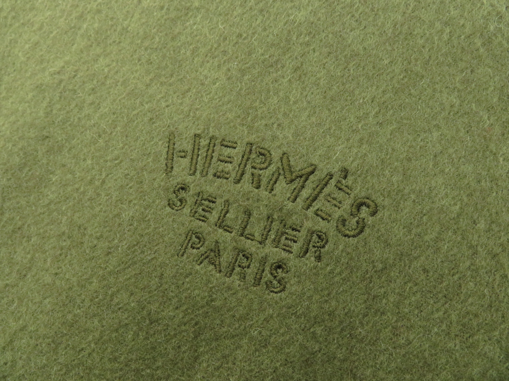 HERMES エルメス マフラー Hロゴ大判ストール オリーブ カシミヤ HERMES エルメス マフラー Hロゴ大判ストール オリーブ カシミヤ