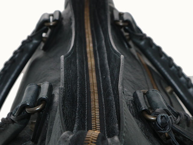 BALENCIAGA ﾊﾞﾚﾝｼｱｶﾞ ｻﾞ・ｼﾃｨ ﾓｽｸﾞﾘｰﾝ ﾚｻﾞｰ ｽﾄﾗｯﾌﾟ ﾐﾗｰ付 115748【433