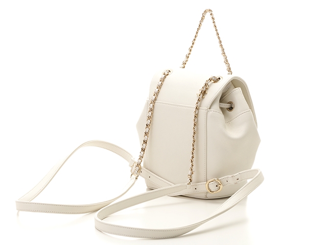 CHANEL　レザーリュック　ホワイト CHANEL（リュック/バックパック ・ ホワイト/白色系）のフリマ