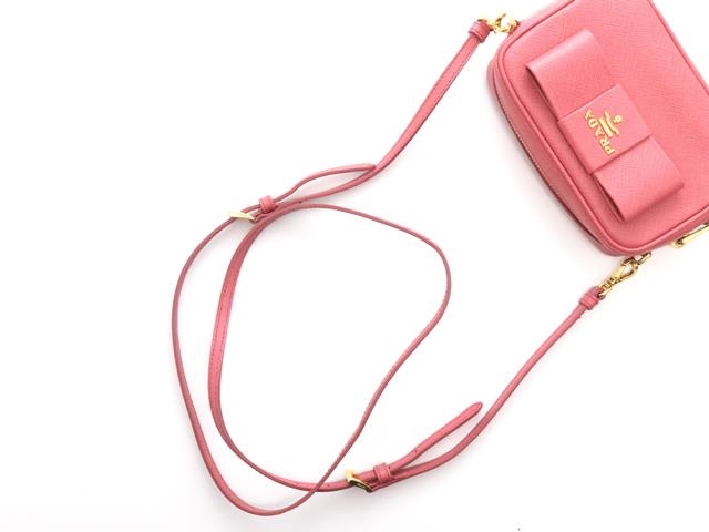PRADA✨サフィアーノ　フィオッコ　メタルロゴ　リボン　ローズピンク PRADA プラダ 2つ折り財布 サフィアーノ フィオッコ 1ML018 2B7S