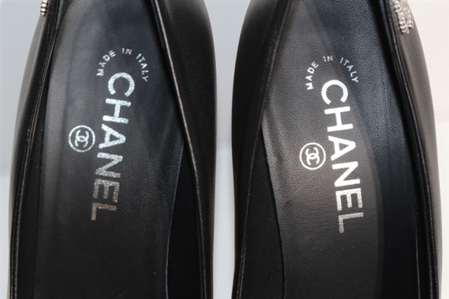 CHANEL ブラック パンプス 38ハーフ　美品 CHANEL ブラック パンプス 38ハーフ 美品