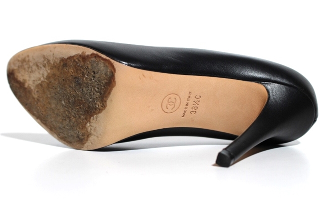 CHANEL ブラック パンプス 38ハーフ　美品 CHANEL シャネル パンプス レディース 38ハーフ ブラック レザー