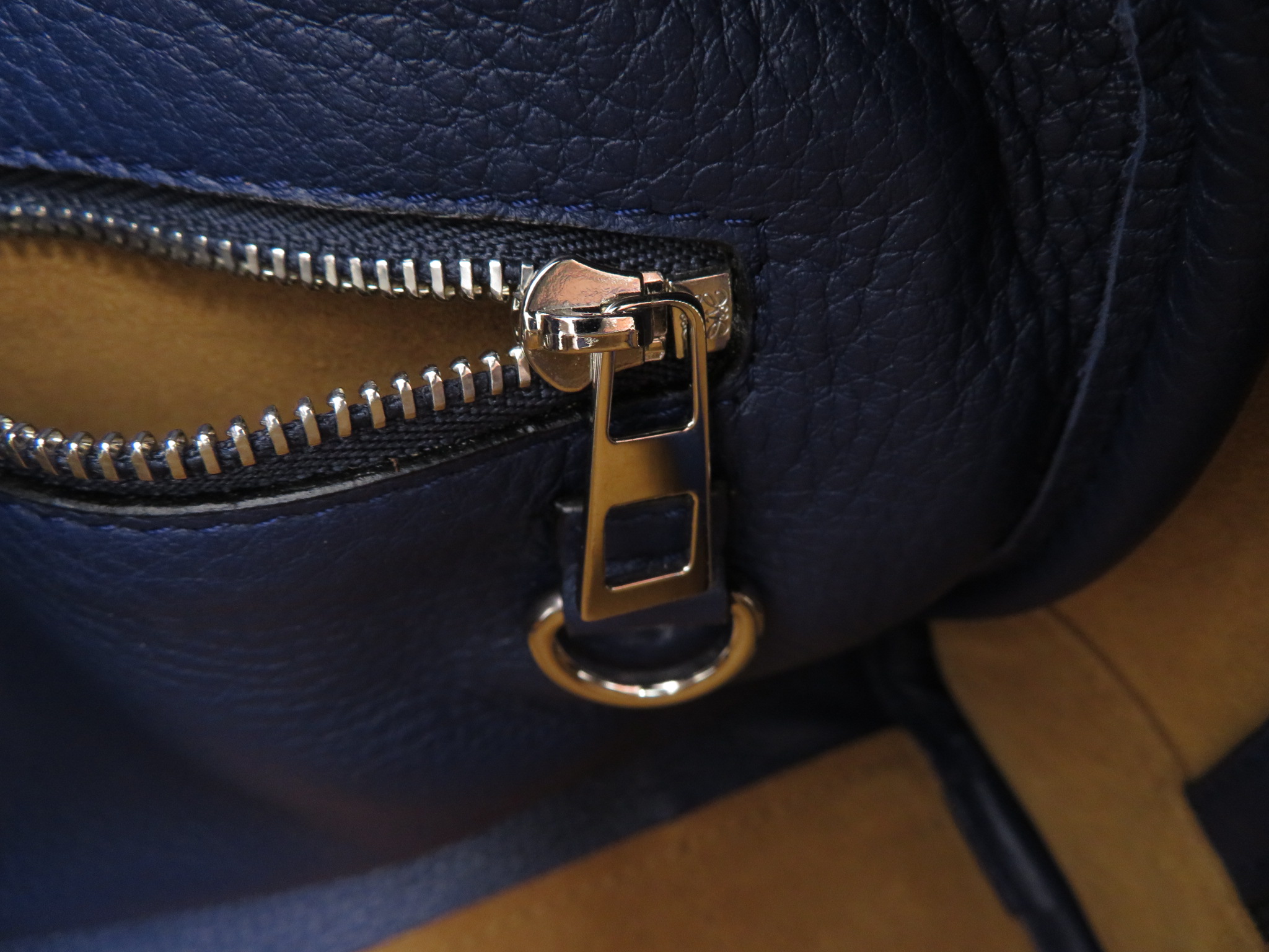 LOEWE アマソナ75 スモール 2wayバッグ ネイビー ロエベ アマソナ75スモール ネイビー レザー 301.30.L01 2way