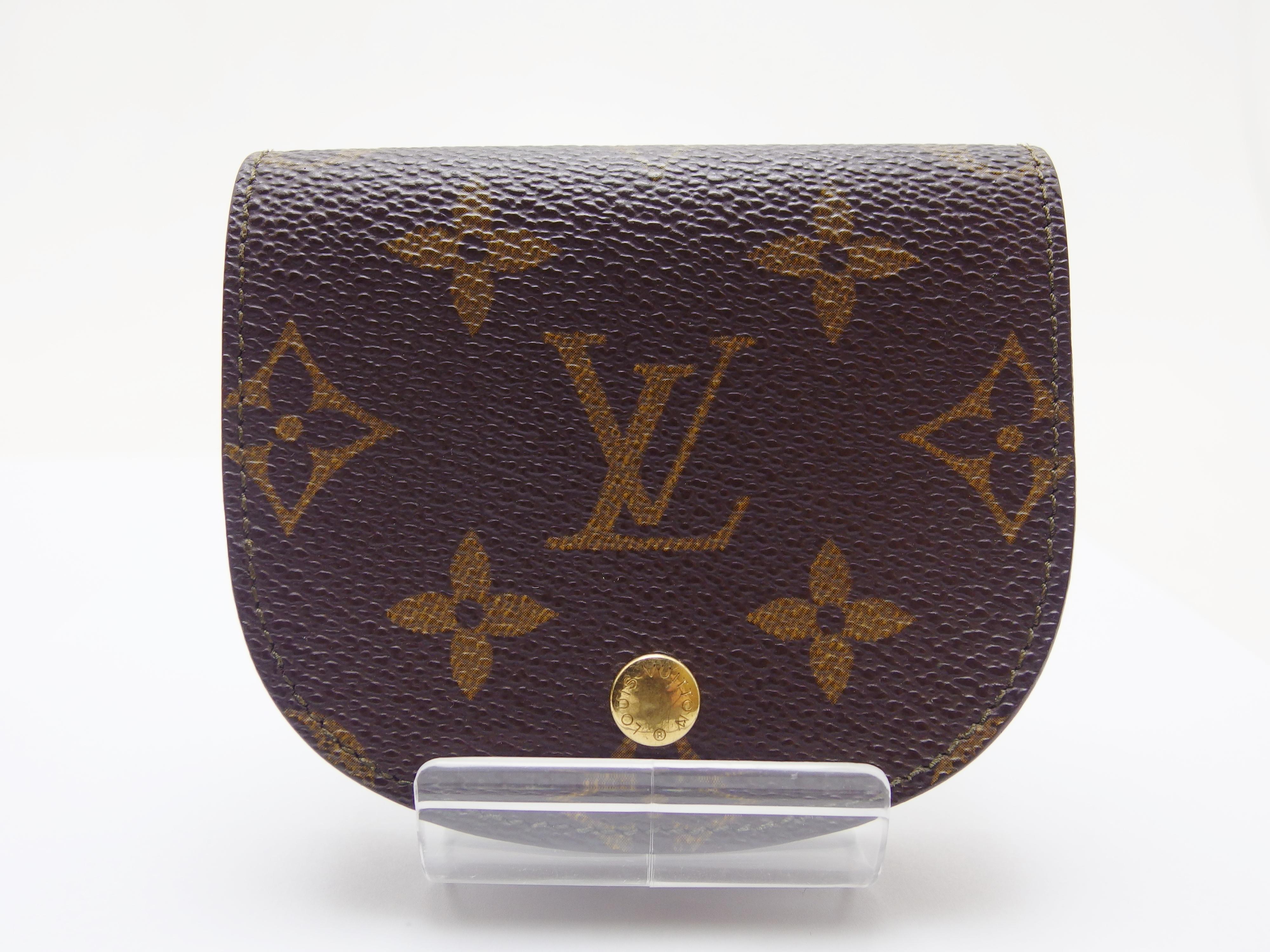 Louis Vuitton Unisex Leather Small Wallet Logo Coin Cases (M82253) in 2023