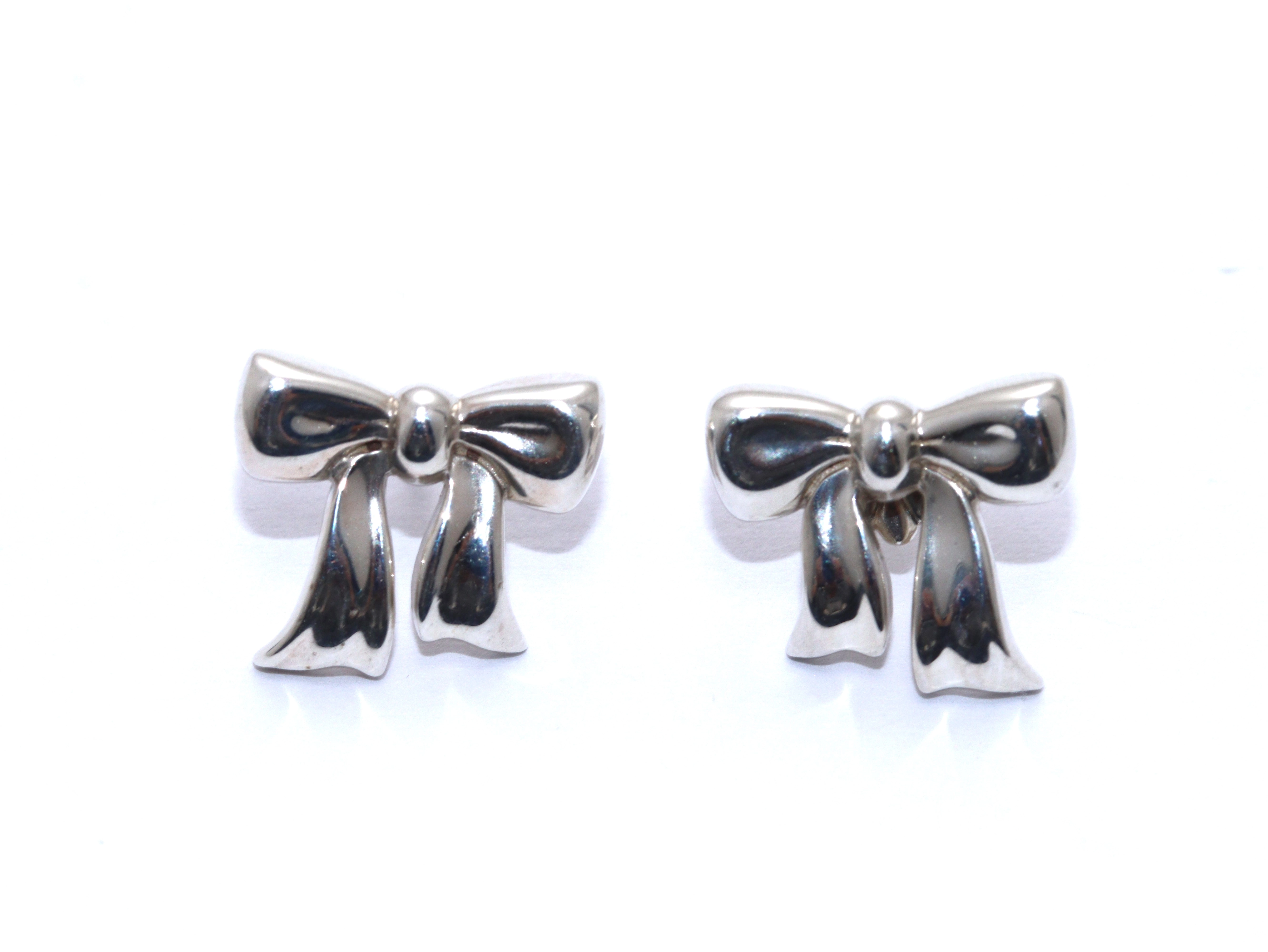 【未使用品ビンテージ】Tiffany & Co. リボン型カフリンクス 未使用品ビンテージ】Tiffany & Co. リボン型カフリンクス 未