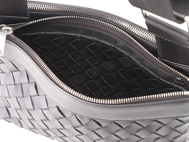 BOTTEGA VENETA　ボッテガヴェネタ　バッグ　イントレチャート　ショルダーバッグ　クラシックイントレチャート　651938　カーフ　ブラック　 【473】