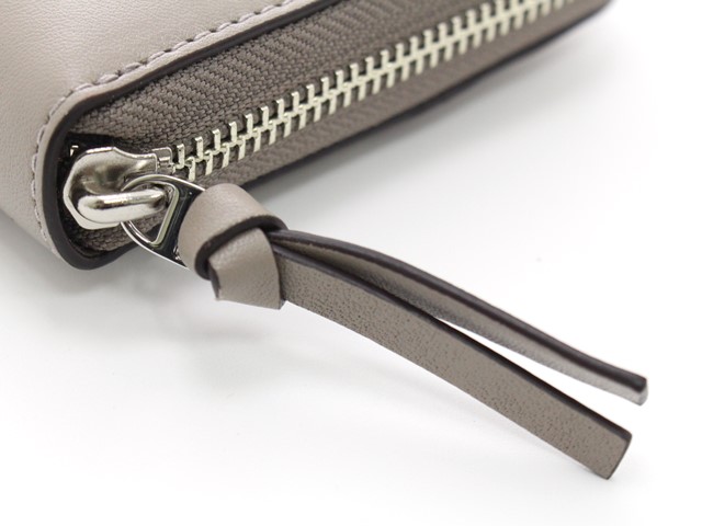 未使用　TORY BURCH レザーラウンドジップ長財布　グレージュ 開店セール☆人気 良品 トリーバーチ レザー テイラー ラウンド