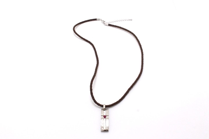 JEWELRY ノンブランドジュエリー ネックレス PT900 プラチナ レザー メタル ルビー 0.196ct エメラルド 0.302ct 【460】2120500230900