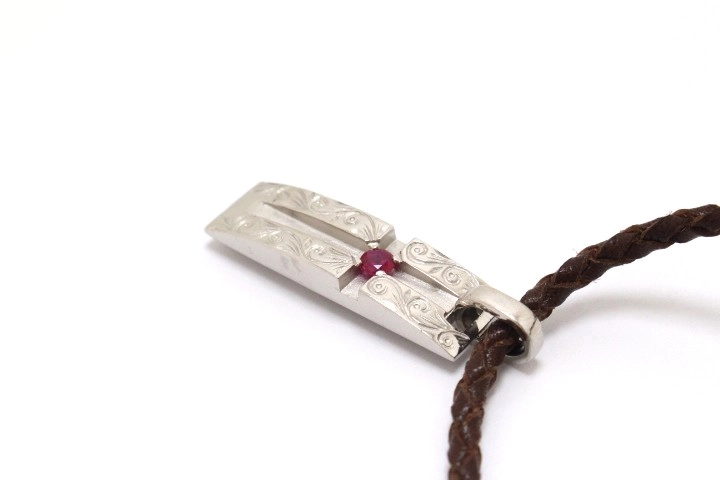 JEWELRY ノンブランドジュエリー ネックレス PT900 プラチナ レザー メタル ルビー 0.196ct エメラルド 0.302ct 【460】2120500230900