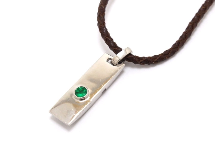 JEWELRY ノンブランドジュエリー ネックレス PT900 プラチナ レザー メタル ルビー 0.196ct エメラルド 0.302ct 【460】2120500230900