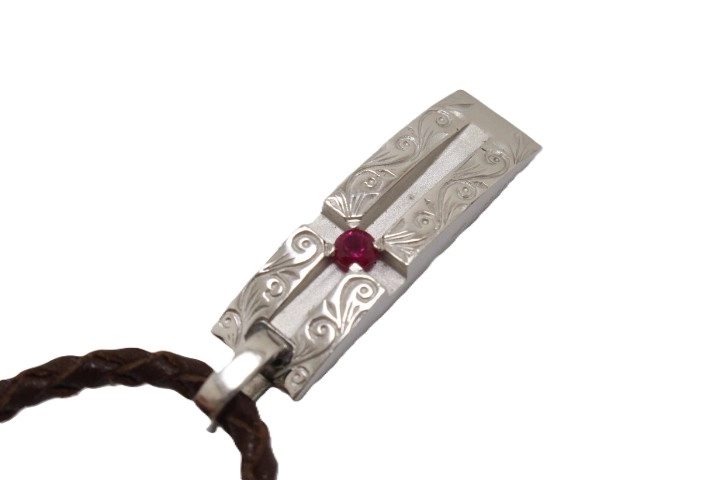 JEWELRY ノンブランドジュエリー ネックレス PT900 プラチナ レザー メタル ルビー 0.196ct エメラルド 0.302ct 【460】2120500230900