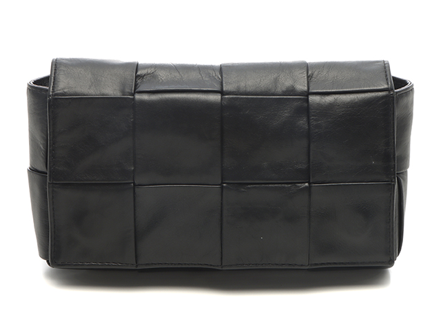 最終値下げ★Bottega Veneta ボディバッグ ダークブラウン　ボッテガ ボッテガ・ヴェネタ」からしなやかなレザーの新作クロスボディー
