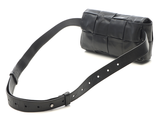 国内発送 BOTTEGA VENETA ウエスト バッグ 黒色 関税込 ボッテガ BOTTEGA VENETA ボッテガ・ヴェネタ ボディバッグ カセット