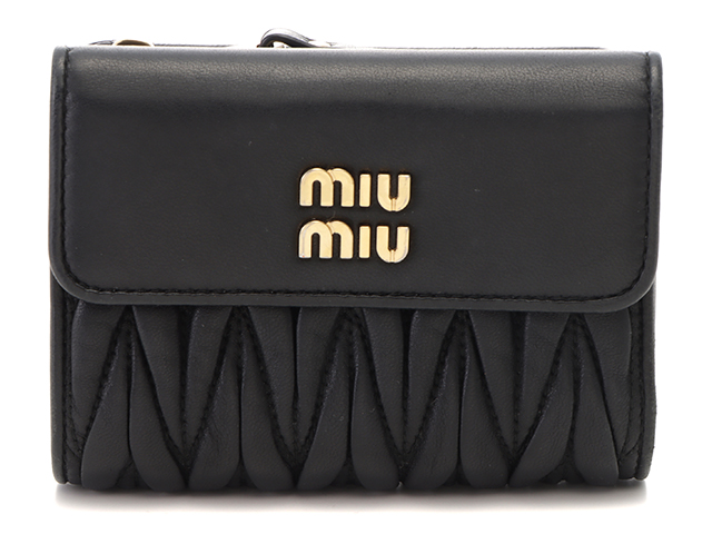 miu miu ミュウミュウ　マテラッセ　二つ折り財布　レザー　黒 ミュウミュウ 二つ折り財布 マテラッセ ミニ財布 ブラック