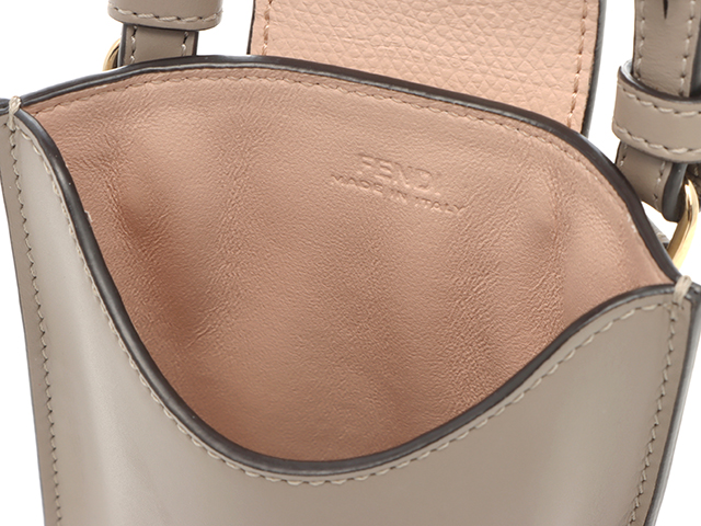 FENDI - FENDI(フェンディ) 携帯電話ケース美品  FFダイヤモンド フォンポーチ 7AS188ALWAF1E70 ダブグレー(ベージュ)×ピンク レザー フェンディ/小物入れ/FFダイヤモンド フォンポーチ/ダブグレー