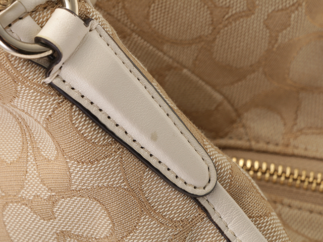 COACH コーチ シグネチャーショルダーバッグ ホワイト ベージュ