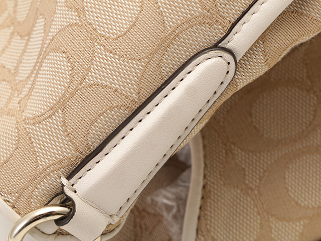 COACH コーチ シグネチャーショルダーバッグ ホワイト ベージュ