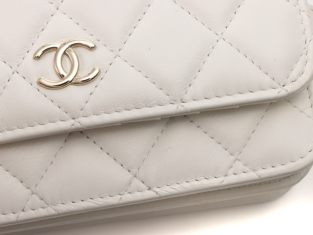 シャネル パールチェーンウォレット ホワイト CHANEL Pre-Owned 2021-2023 パール チェーンウォレット