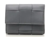 BOTTEGA VENETA ボッテガヴェネタ イントレチャート三つ折りファスナーウォレット グレー ラムスキン カーフ 651372VCQC  【432】 の購入なら「質」の大黒屋（公式）