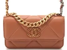 CHANEL シャネル CHANEL19チェーンクラッチ ブラウン GP SV