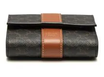 CELINE　セリーヌ　トリオンフ スモール トリフォールドウォレット タン　PVC　ラムスキン　10D572BZ9.04LU【434】2141300445561