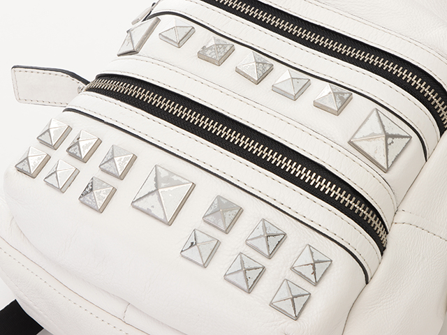 Marc Jacobs のスタッズバックパック Marc Jacobs のスタッズバックパック