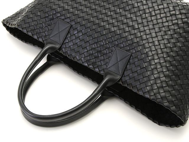 BOTTEGA VENETA カバシリーズ　バック ブラック ブラックラージ カバ| Bottega Veneta® 日本