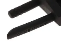 GIVENCY　ジバンシー　ロックブランドピアス　ブラック　メタル　片耳　【431】