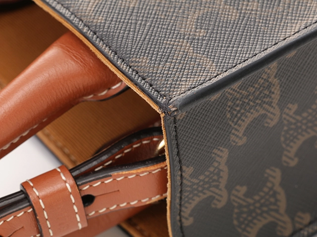 CELINE セリーヌ トリオンフ ミニバーティカルカバ タン ｐｖｃ／カーフ 194372BZK.04LU【430】2143000673961