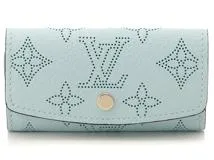 LOUIS VUITTON　ルイ・ヴィトン　キーケース　ミュルティクレ4　マヒナ　ミネラルブルー　M83504　日本限定 フライト･モード【472】HA