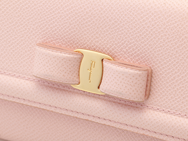 Salvatore Ferragamo サルヴァトーレフェラガモ 財布 ヴァラ