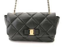 Salvatore Ferragamo　フェラガモ　ヴァラリボン　キルティング　チェーンショルダーバッグ　ブラック　レザー【433】2143000721488