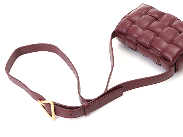【BOTTEGA VENETA】 スモールバッグ ラムスキン ボルドー BOTTEGA VENETA ボッテガ・ヴェネタ スモール パデッド カセット