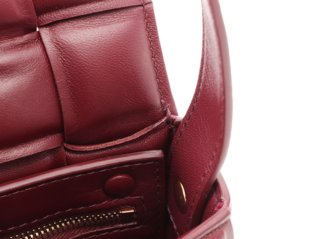 【人気♪】BOTTEGAVENETA スモールバッグ ラムスキン ボルドー BOTTEGA VENETA ボッテガ・ヴェネタ スモール パデッド カセット