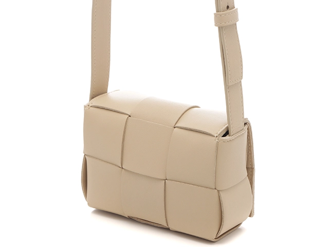 BOTTEGA VENETA　ボッテガヴェネタ　カセット　キャンディ　ミニバッグ　ベージュ　レザー　666688VMAY1【472】2143100487628