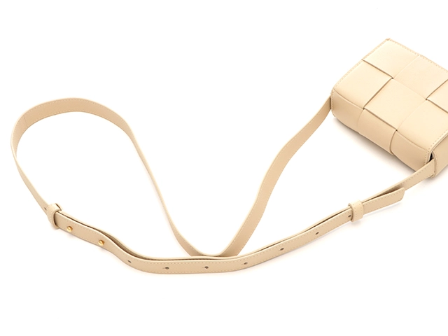 BOTTEGA VENETA　ボッテガヴェネタ　カセット　キャンディ　ミニバッグ　ベージュ　レザー　666688VMAY1【472】2143100487628