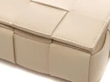 BOTTEGA VENETA　ボッテガヴェネタ　カセット　キャンディ　ミニバッグ　ベージュ　レザー　666688VMAY1【472】2143100487628