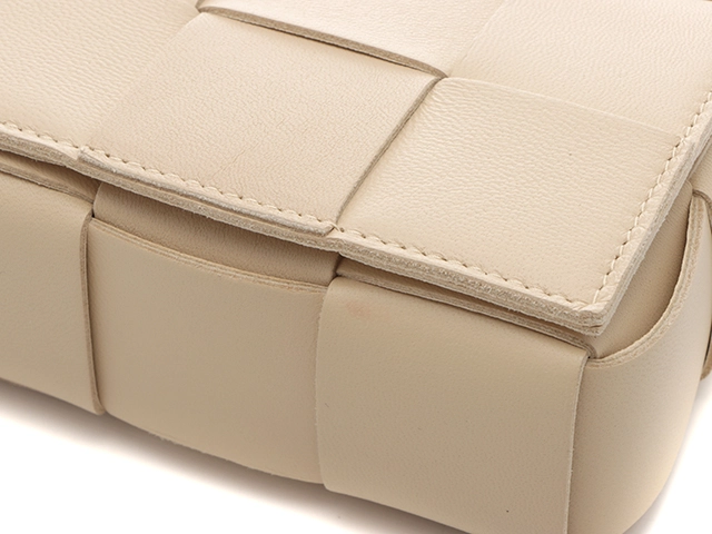 BOTTEGA VENETA　ボッテガヴェネタ　カセット　キャンディ　ミニバッグ　ベージュ　レザー　666688VMAY1【472】2143100487628