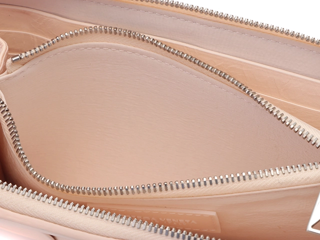 BOTTEGA ボッテガ カセットジップ アラウンド ウォレット ピンクベージュ/SVレザー 214300498365【472】