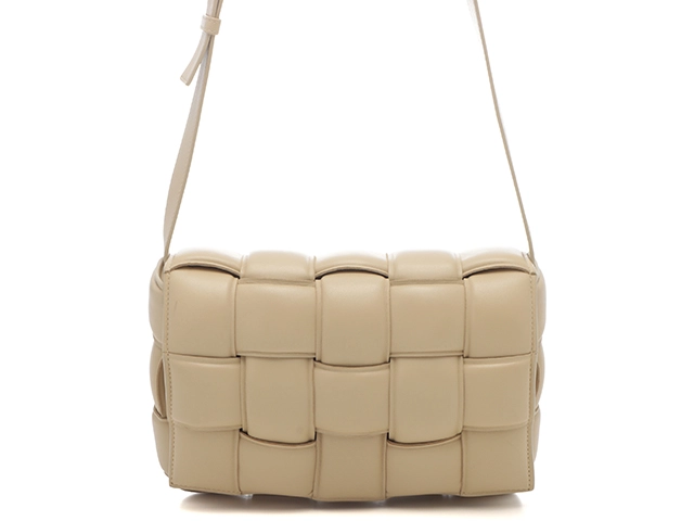 BOTTEGA VENETA ボッテガヴェネタ パデットカセット ベージュ レザー