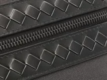 BOTTEGA VENETA　ボッテガ・ヴェネタ　イントレチャート　ベルトバッグ　ナイロン/レザー　グレー/ブラック　550850　メンズ　ウエストバッグ　ボディバッグ　2WAW【431】