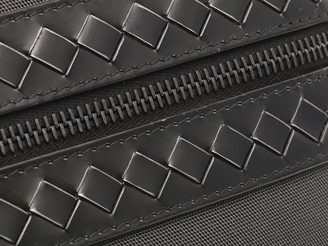 BOTTEGA VENETA　ボッテガ・ヴェネタ　イントレチャート　ベルトバッグ　ナイロン/レザー　グレー/ブラック　550850　メンズ　ウエストバッグ　ボディバッグ　2WAW【431】