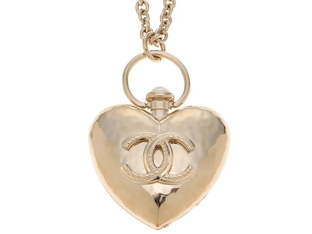 【ジャケットにアクセントを♪】CHANEL ブローチ ハート パール 楽天市場】【値下げ】CHANEL 【シャネル】 ハートブローチ 2個