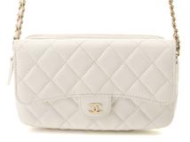 CHANEL　シャネル　マトラッセ フラップフォンケース　AP2096　ホワイト/GP　キャビアスキン　2143100515666【207】
