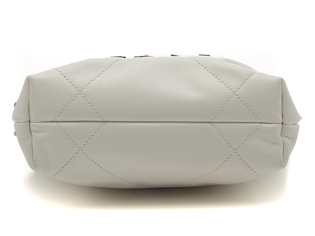 CHANEL 22 ミニ ハンドバッグ　シャイニー カーフスキン　ホワイト CHANEL 22 ミニ ハンドバッグ シャイニー カーフスキン ホワイト